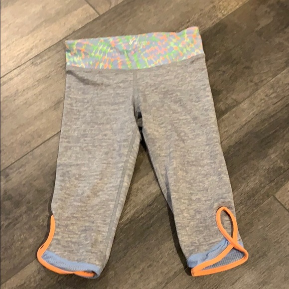 Old navy capris - Picture 2 of 5